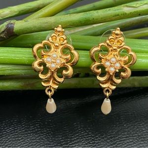 Vintage AVON Gold-tone Faux Pearl Teardrop Victorian Style Dangle Earrings